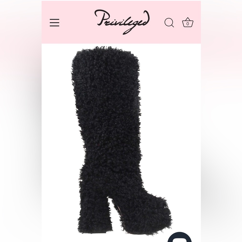 Furry boots with heel
